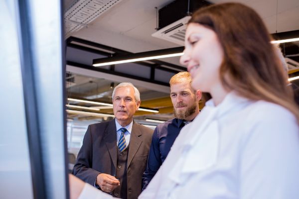 Automatización Inteligente para Oficinas y Empresas: Confort, Control y Seguridad a tu Alcance